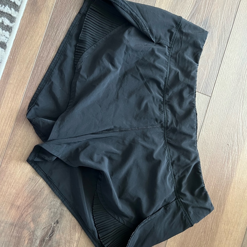 black lululemon shorts 4” mid rise